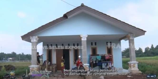 Rumah di Tengah Sawah Itu Ternyata Dihuni Orangtua Artis Cantik, Jauh Banget dari Mewah