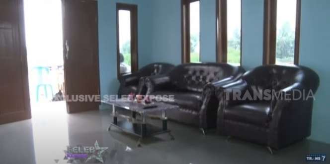 Rumah di Tengah Sawah Itu Ternyata Dihuni Orangtua Artis Cantik, Jauh Banget dari Mewah