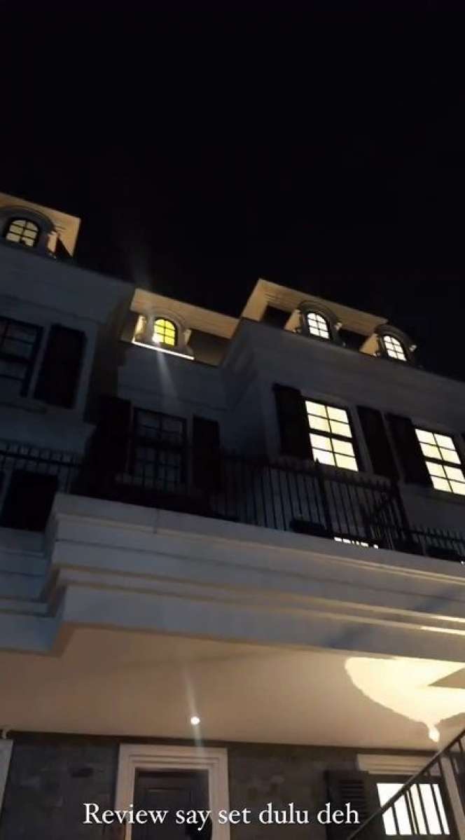 Potret Fuji Review Rumah Baru Raffi Ahmad, Kaget Denger Harga Kompor Nagita