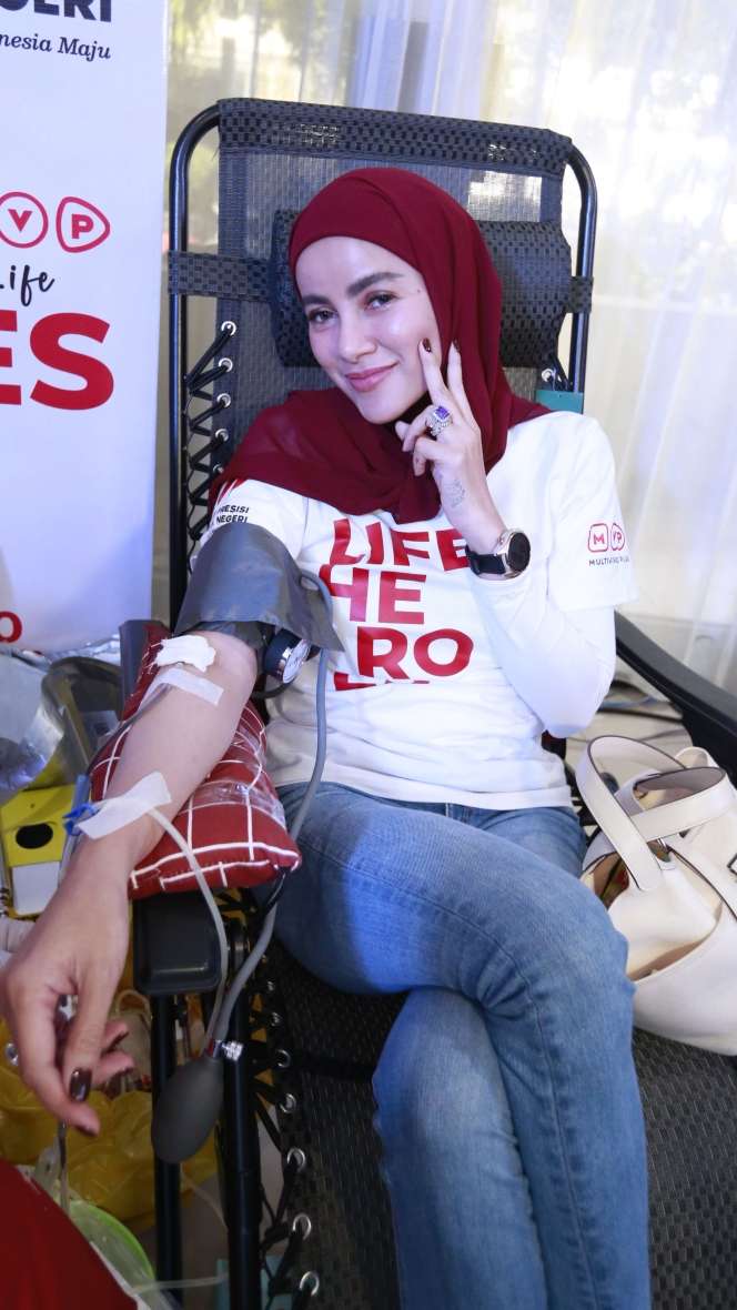 Lagi Donor Darah Olla Ramlan Tiba-tiba Ngaku Dijodoh-jodohkan sama Ari Wibowo