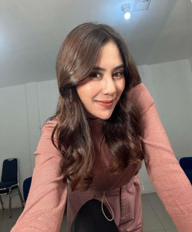 10 Adu Gaya Syahnaz Sadiqah VS Lady Nayoan, Istri Rendy Kjaernett Bongkar Dugaan Perselingkuhan Suami & Adik Raffi Ahmad