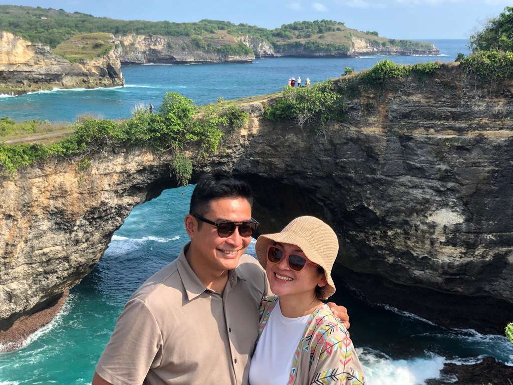 Tak Banyak yang Tahu, Wanita Cantik Penjual Yoghurt Ini Ternyata Istri Artis Terkenal, Tetap Setia Dampingi Suami Kala Stroke!