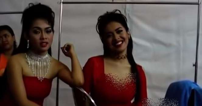 Potret Lawas Syahrini dan Aisyahrani, Dandanannya Menor Ciri Khas Bibir Merah Merona, Sempat Jadi Duo Dangdut Hits