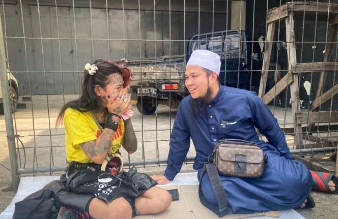 Perjalanan Hidup Mondy, Wanita Punk yang Pilih Hijrah, Kini Penampilannya Berubah Drastis Usai Berpakaian Syar`i