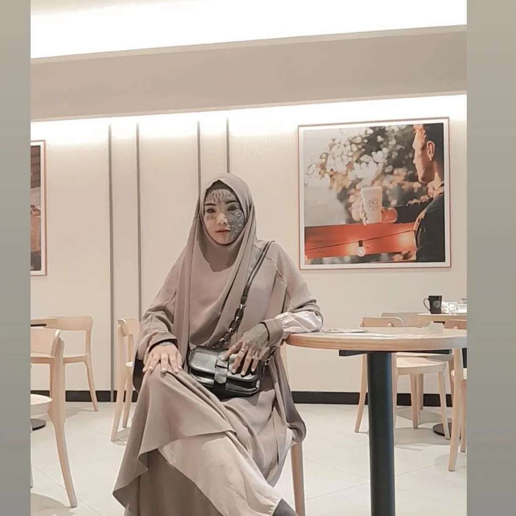 Perjalanan Hidup Mondy, Wanita Punk yang Pilih Hijrah, Kini Penampilannya Berubah Drastis Usai Berpakaian Syar`i