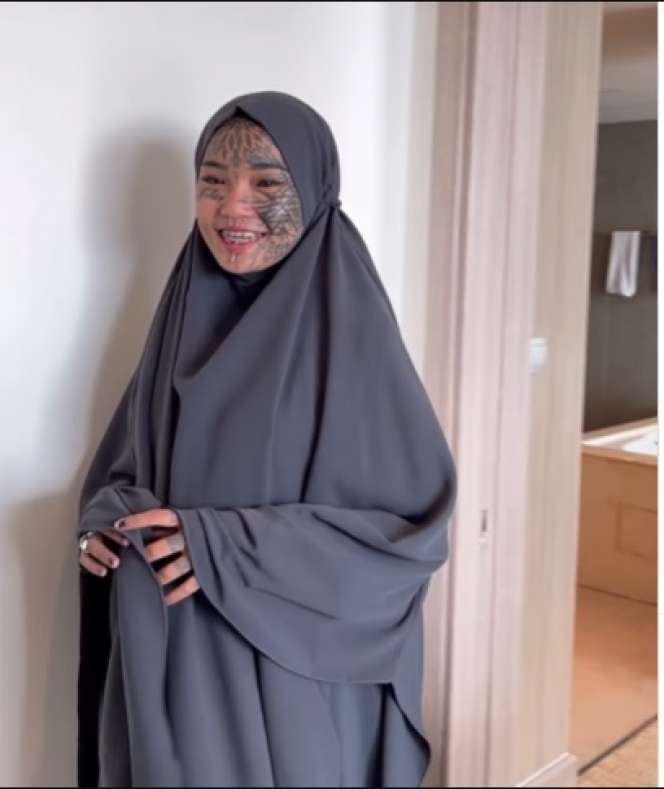 Perjalanan Hidup Mondy, Wanita Punk yang Pilih Hijrah, Kini Penampilannya Berubah Drastis Usai Berpakaian Syar`i