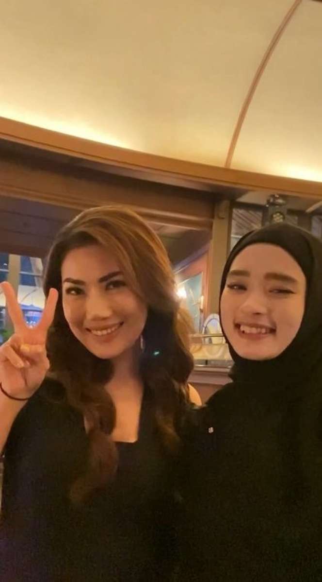 Potret Kedekatan Inara Rusli dan Inge Anugrah yang Disebut Calon Janda Sukses