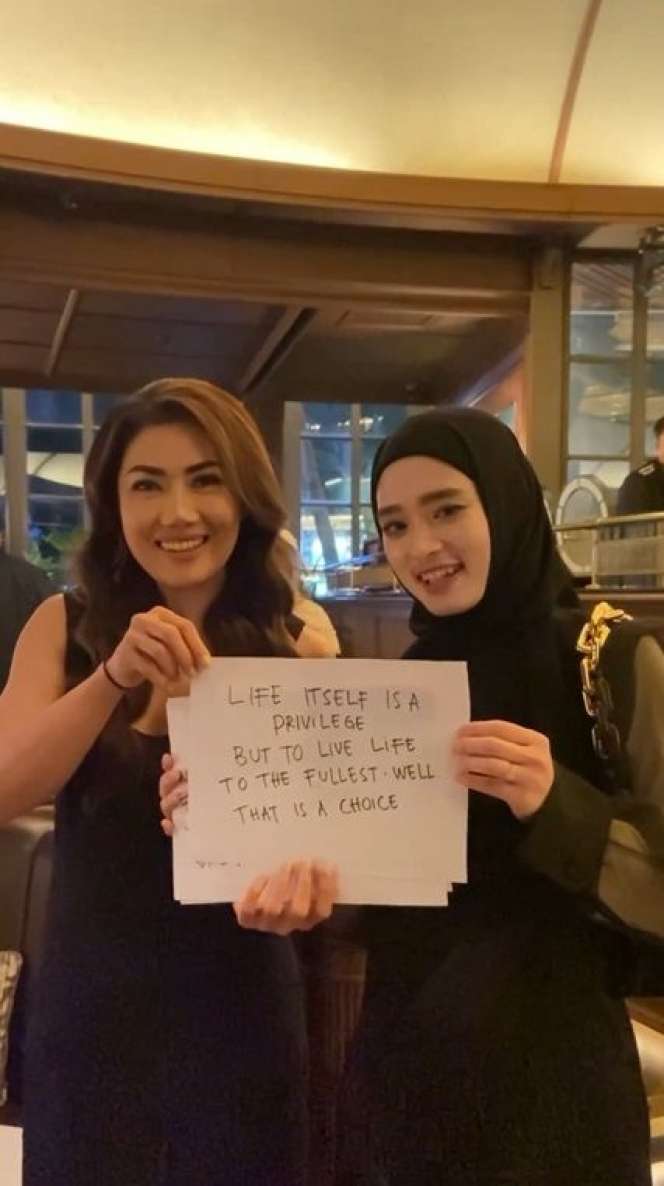 Potret Kedekatan Inara Rusli dan Inge Anugrah yang Disebut Calon Janda Sukses