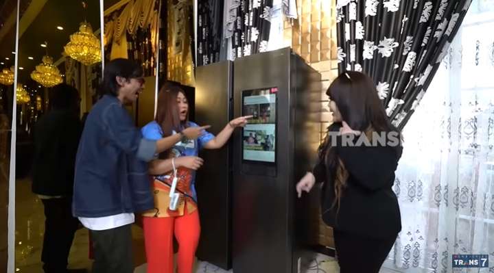 12 Potret Rumah Tiktoker Mami Sultan yang Viral, Megah Bak Istana, Penuh Kristal & Emas, Kulkas Bisa Joget!