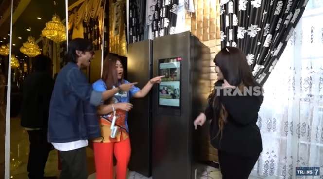 12 Potret Rumah Tiktoker Mami Sultan yang Viral, Megah Bak Istana, Penuh Kristal & Emas, Kulkas Bisa Joget!
