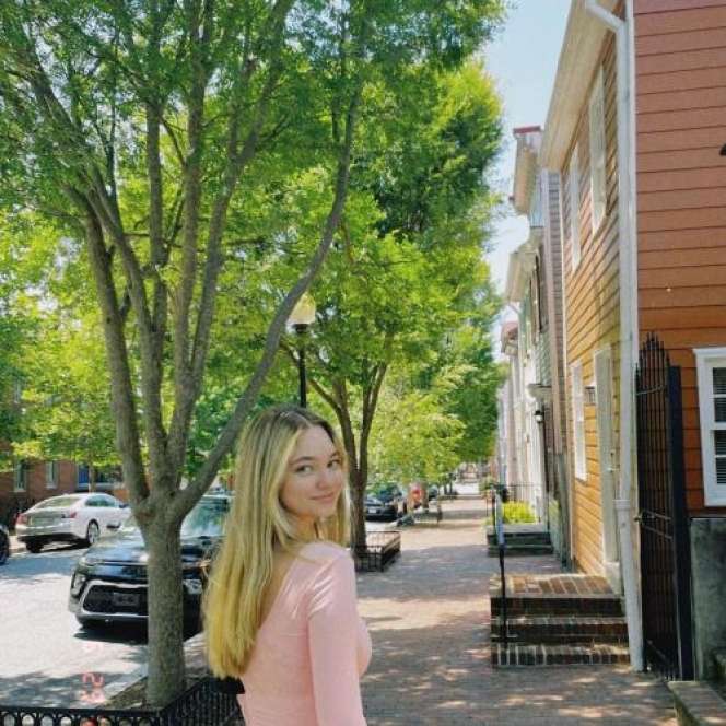 Potret Tina Keponakan Tamara Bleszynski yang Sekarang Jadi Artis Hollywood, Cantiknya Bak Barbie Hidup