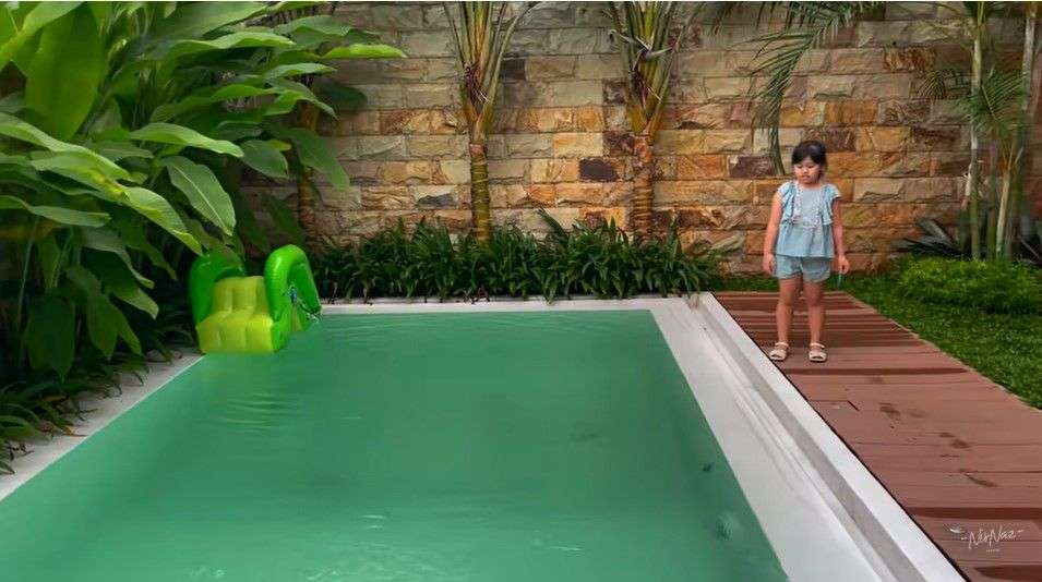 Adu Mewah Kolam Renang Raffi Ahmad, Nisya dan Syahnaz, Keluarga Sultan Memang Beda!
