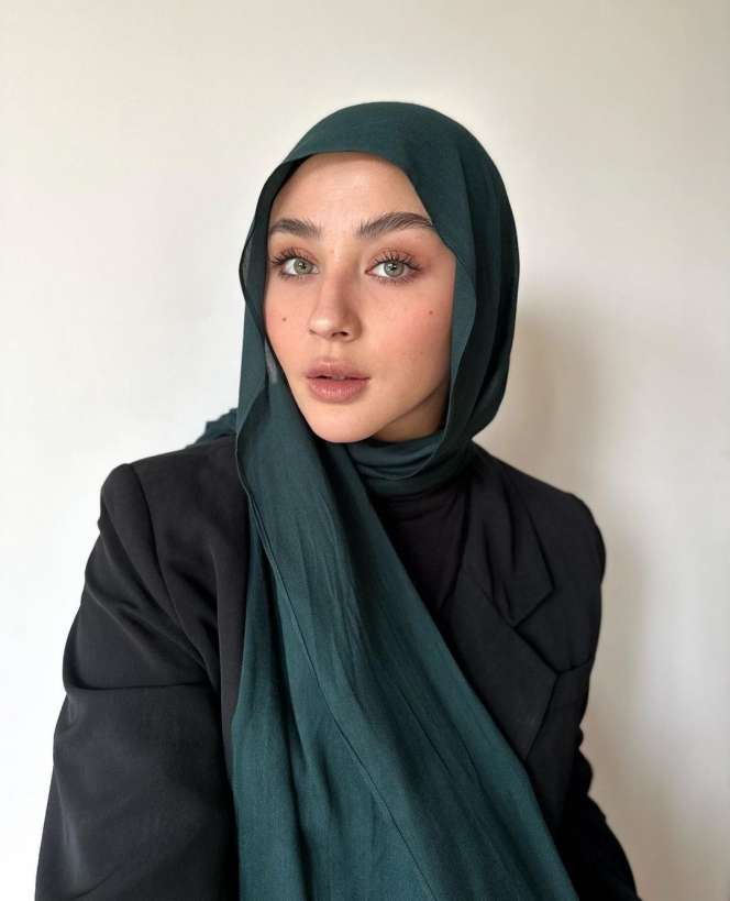 Potret Artis Dapat Hidayah Setelah Pulang Umrah, Kini Konsisten Berhijab