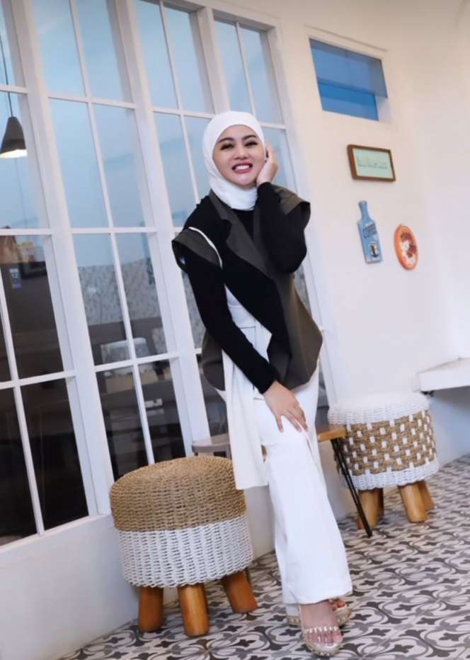 Potret Artis Dapat Hidayah Setelah Pulang Umrah, Kini Konsisten Berhijab