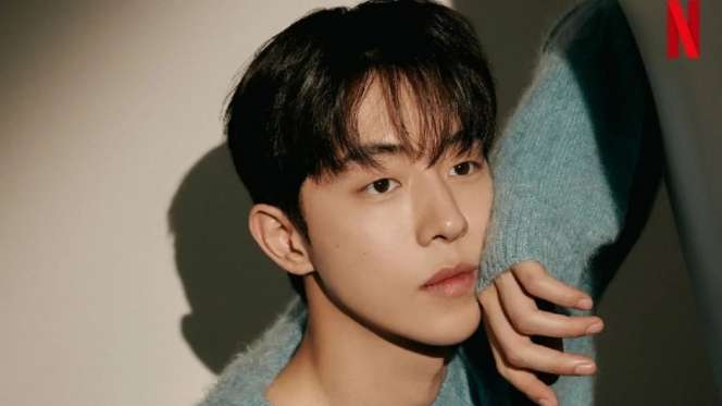 Artis Ganteng ini Dulu Hidup Miskin, Rumahnya Tak Ada WC & Makan Mie Instan Tiap Hari, Kini Aktor Paling Kaya & Terkenal, Siapa Dia?
