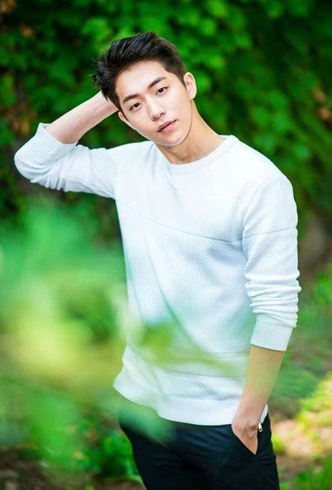 Artis Ganteng ini Dulu Hidup Miskin, Rumahnya Tak Ada WC & Makan Mie Instan Tiap Hari, Kini Aktor Paling Kaya & Terkenal, Siapa Dia?