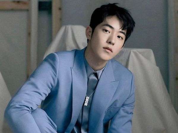 Artis Ganteng ini Dulu Hidup Miskin, Rumahnya Tak Ada WC & Makan Mie Instan Tiap Hari, Kini Aktor Paling Kaya & Terkenal, Siapa Dia?