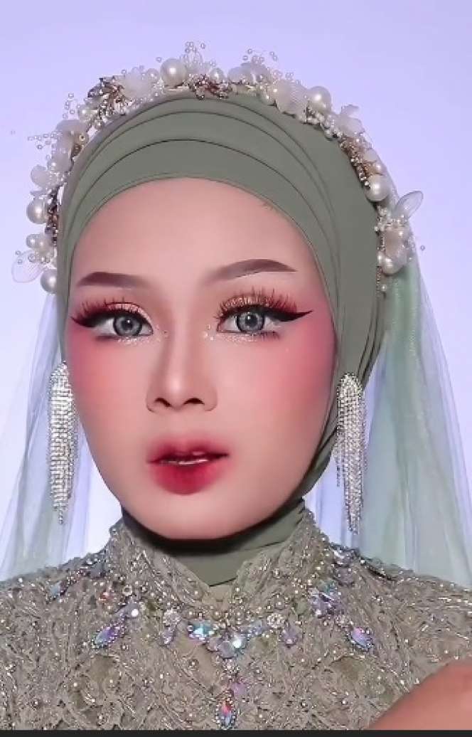 Wanita Ini Bagikan Potret Sebelum dan Sesudah Makeup, Hasilnya Bikin Takjub, Netizen: `Kalau Nikah Nggak Butuh MUA`