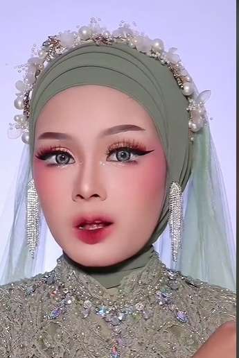 Wanita Ini Bagikan Potret Sebelum dan Sesudah Makeup, Hasilnya Bikin Takjub, Netizen: `Kalau Nikah Nggak Butuh MUA`