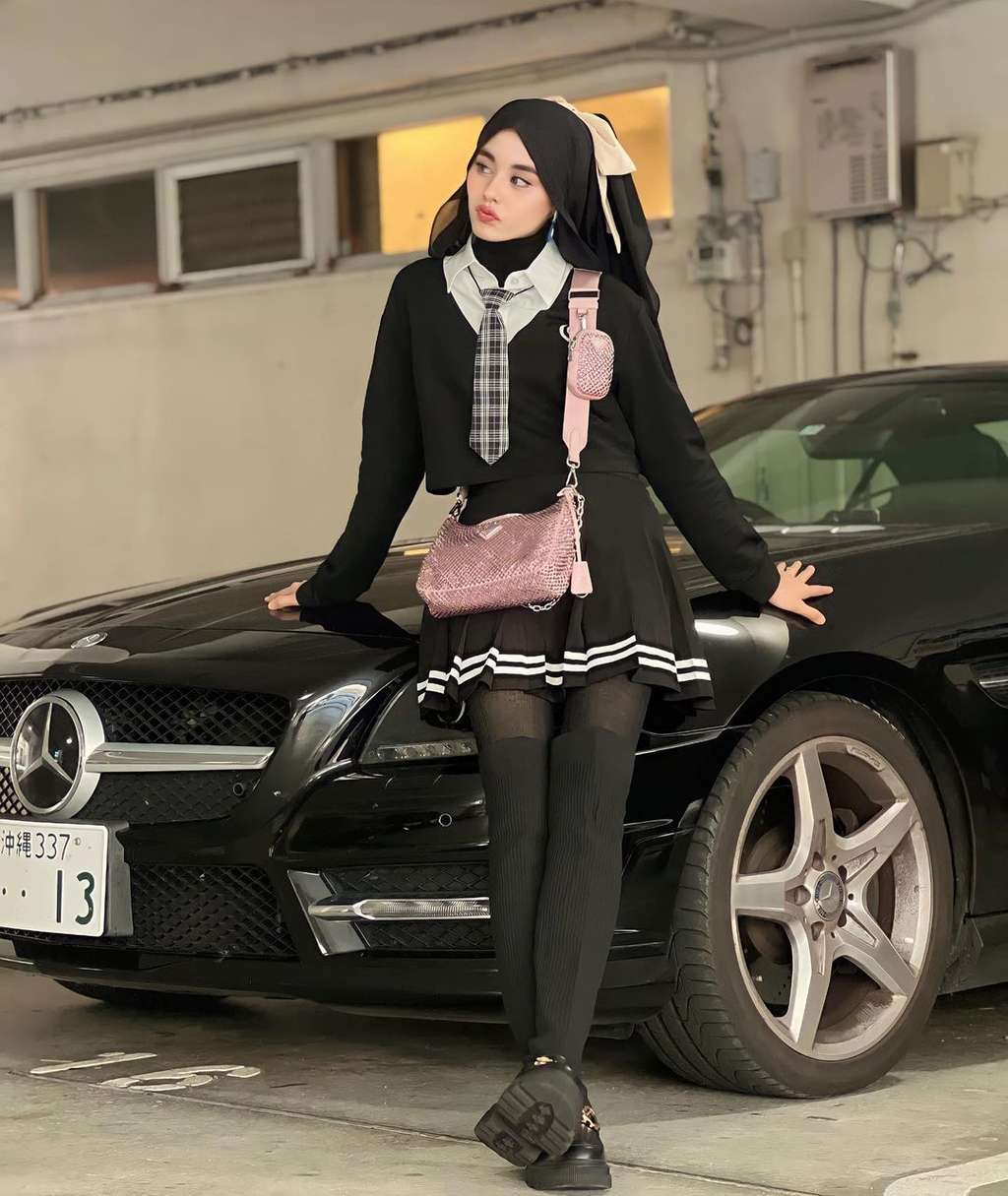 Penyanyi Cantik Berhijab ini Dihujat Gegara Pakai Stocking Transparan, Paha Sampai Terlihat, Lihat Potretnya