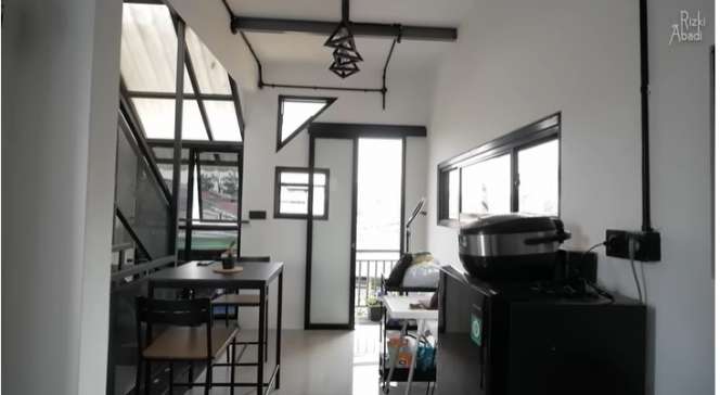 Potret Rumah Mungil Selebar 3,8 Meter, Punya Desain Unik yang Bikin Betah Seharian!