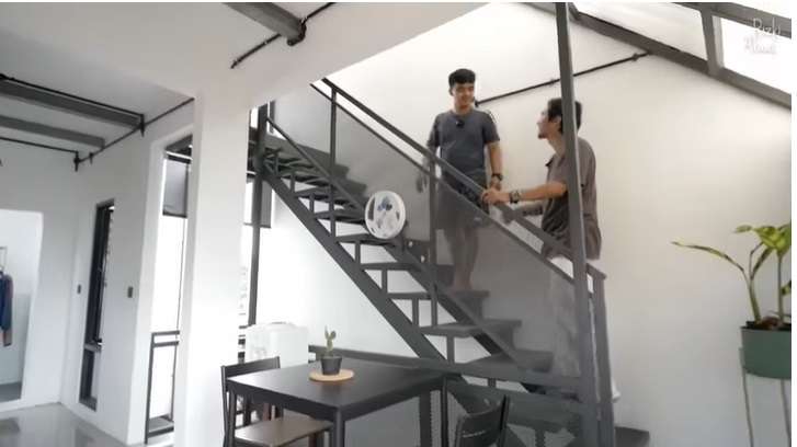 Potret Rumah Mungil Selebar 3,8 Meter, Punya Desain Unik yang Bikin Betah Seharian!