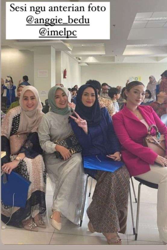 Momen Zaskia Gotik Hadiri Wisuda Putri Sambungnya, Keakraban Bareng Imel Jadi Sorotan