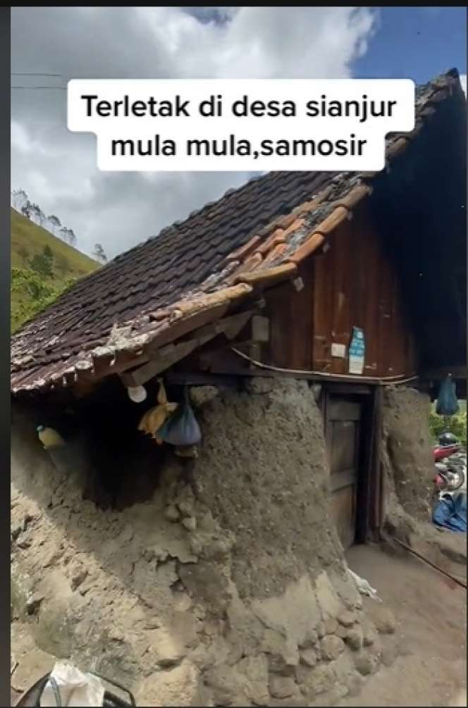 Potret Rumah Tanah Tertua di Pulau Samosir, Berdiri Kokoh Selama 300 Tahun, Dikelilingi Bukit Indah Bak Hamparan Surga!