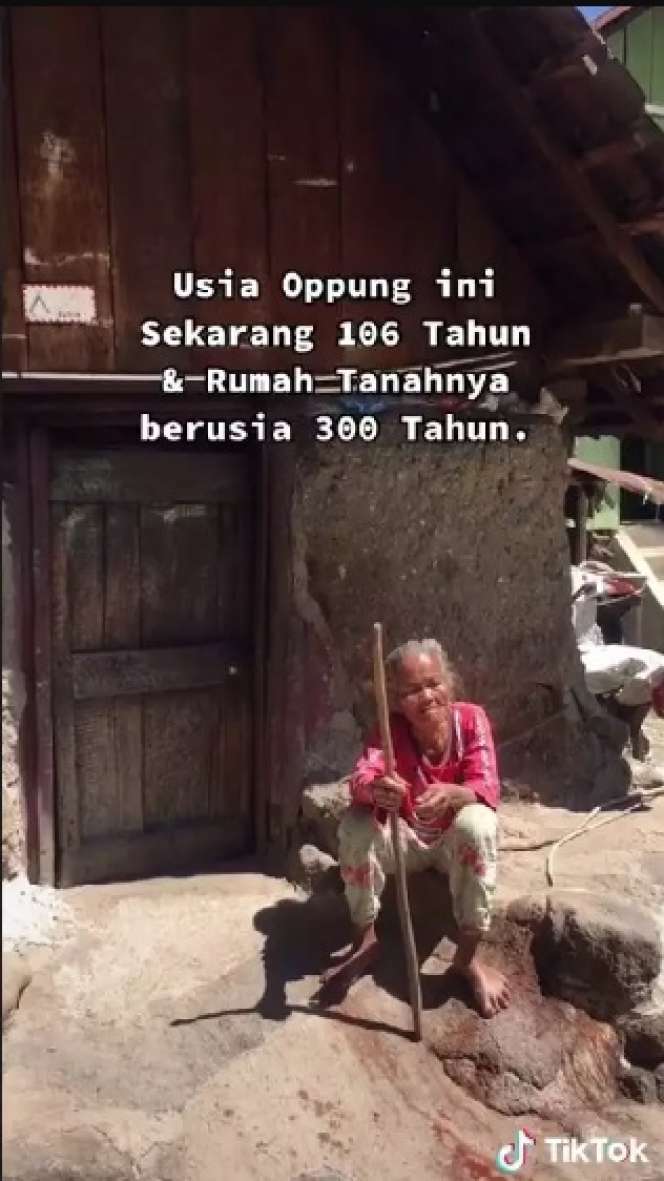 Potret Rumah Tanah Tertua di Pulau Samosir, Berdiri Kokoh Selama 300 Tahun, Dikelilingi Bukit Indah Bak Hamparan Surga!