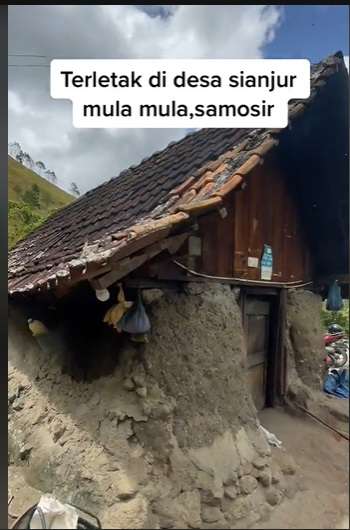 Potret Rumah Tanah Tertua di Pulau Samosir, Berdiri Kokoh Selama 300 Tahun, Dikelilingi Bukit Indah Bak Hamparan Surga!