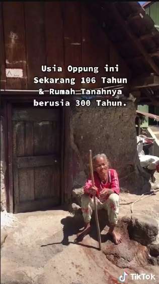 Potret Rumah Tanah Tertua di Pulau Samosir, Berdiri Kokoh Selama 300 Tahun, Dikelilingi Bukit Indah Bak Hamparan Surga!