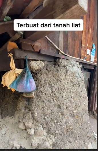 Potret Rumah Tanah Tertua di Pulau Samosir, Berdiri Kokoh Selama 300 Tahun, Dikelilingi Bukit Indah Bak Hamparan Surga!