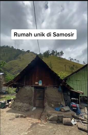 Potret Rumah Tanah Tertua di Pulau Samosir, Berdiri Kokoh Selama 300 Tahun, Dikelilingi Bukit Indah Bak Hamparan Surga!