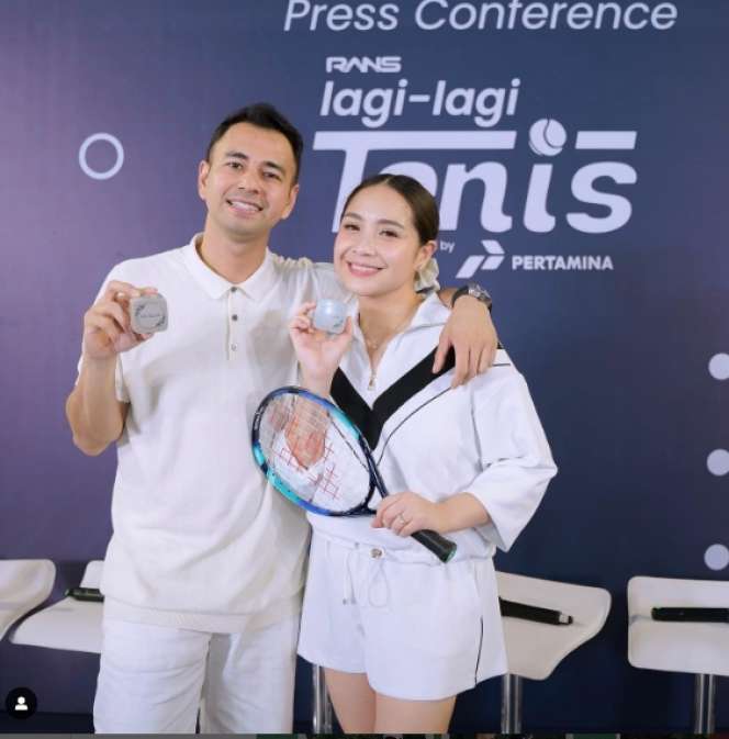 10 Adu Gaya Nia Ramadhani VS Nagita Slavina Saat Main Tenis, Dua Istri Sultan, Sama-Sama Hot di Lapangan!