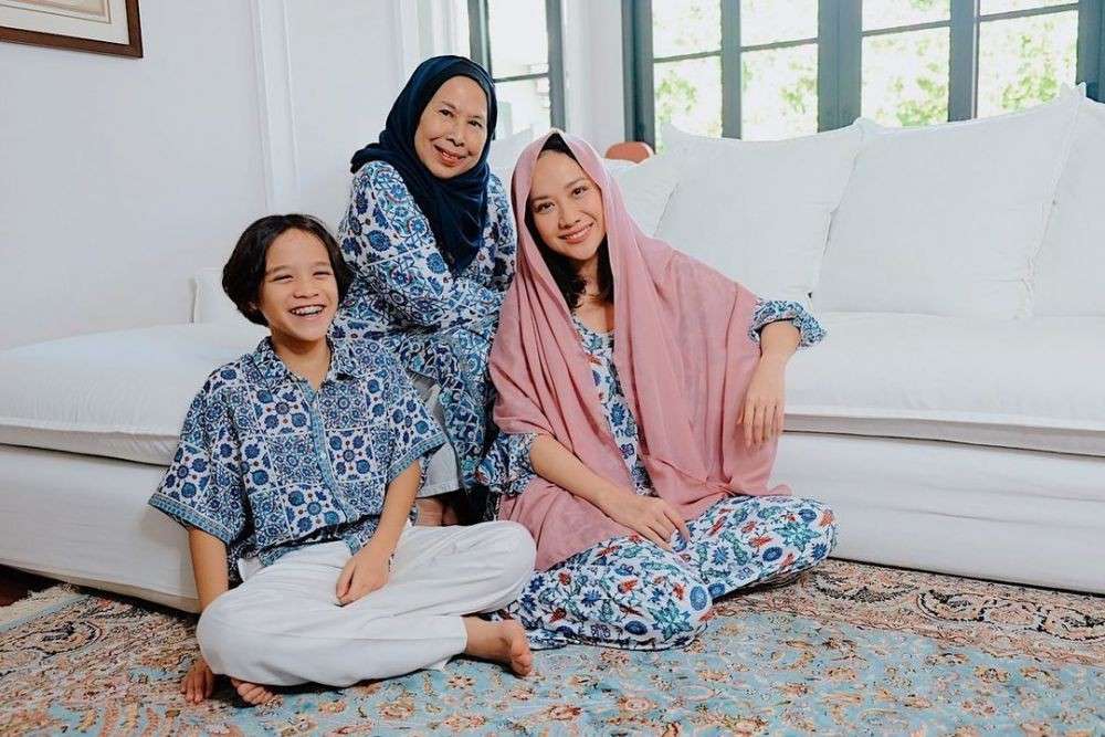 10 Potret Artis & Ibu Mertua Ini Bak Ibu dan Anak Kandung, Jeje Menantu Kesayangan Amy Qanita!