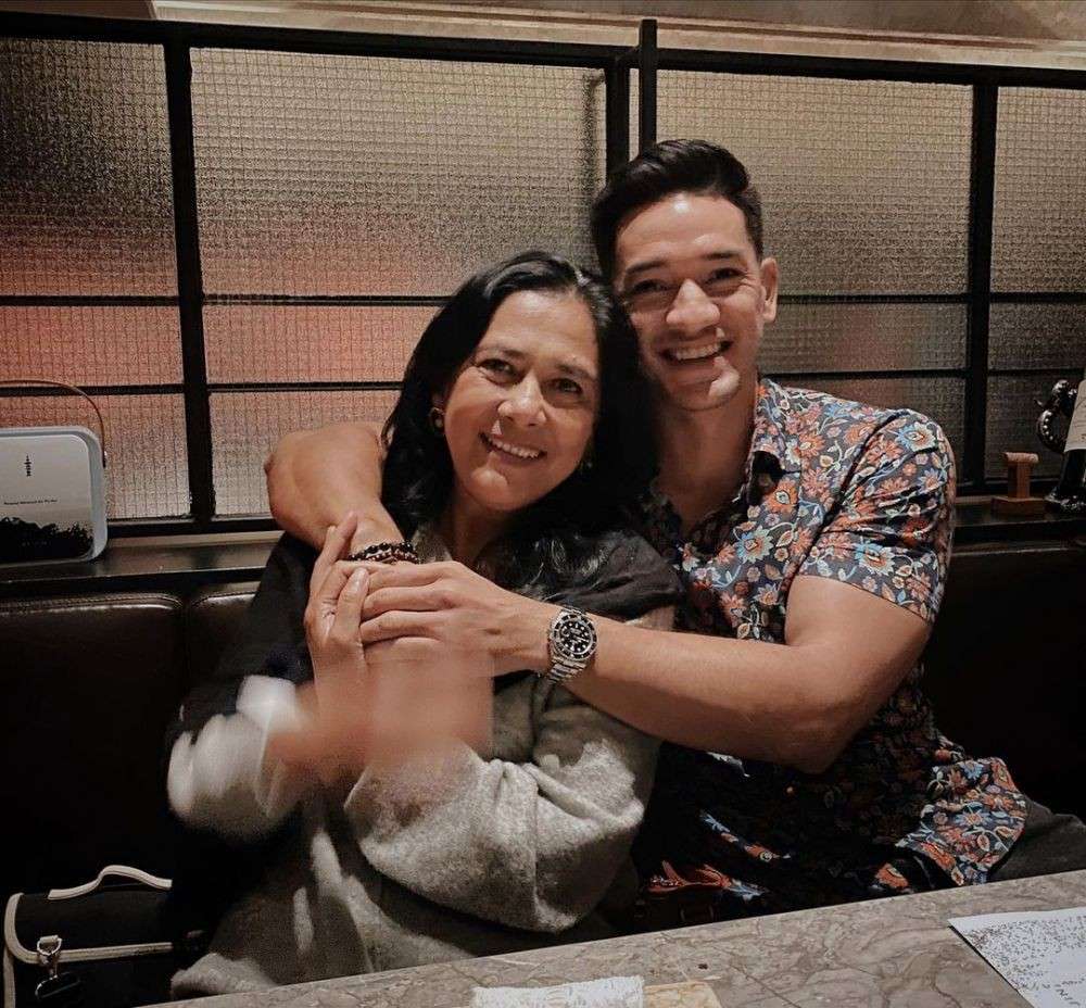 10 Potret Artis & Ibu Mertua Ini Bak Ibu dan Anak Kandung, Jeje Menantu Kesayangan Amy Qanita!