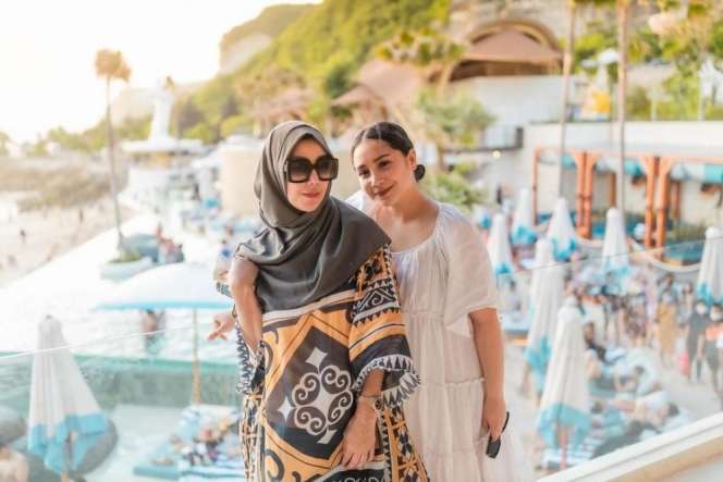 10 Potret Artis & Ibu Mertua Ini Bak Ibu dan Anak Kandung, Jeje Menantu Kesayangan Amy Qanita!