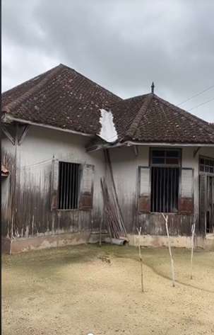 10 Potret Rumah Tua Usia 100 Tahun di Desa Terpencil, Termewah di Zaman Belanda, Dapurnya Jadul & Langka!