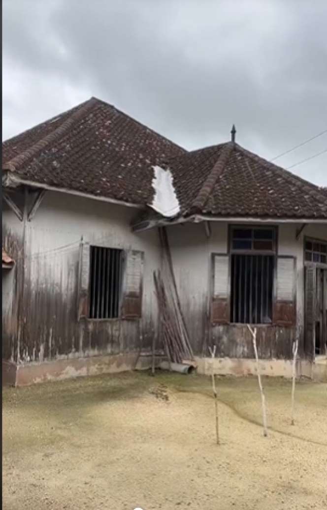 10 Potret Rumah Tua Usia 100 Tahun di Desa Terpencil, Termewah di Zaman Belanda, Dapurnya Jadul & Langka!