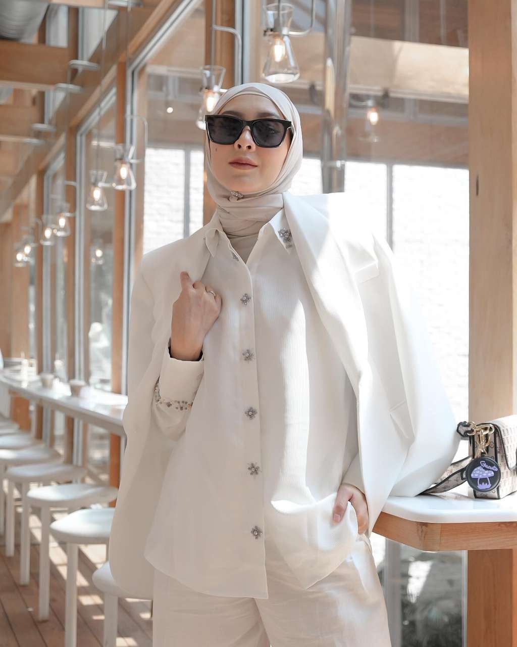 Artis Cantik Ini Tetap Setia Dampingi Suami Meski Terlibat Skandal Selingkuh Hingga Narkoba, Ternyata Ini Alasannya…