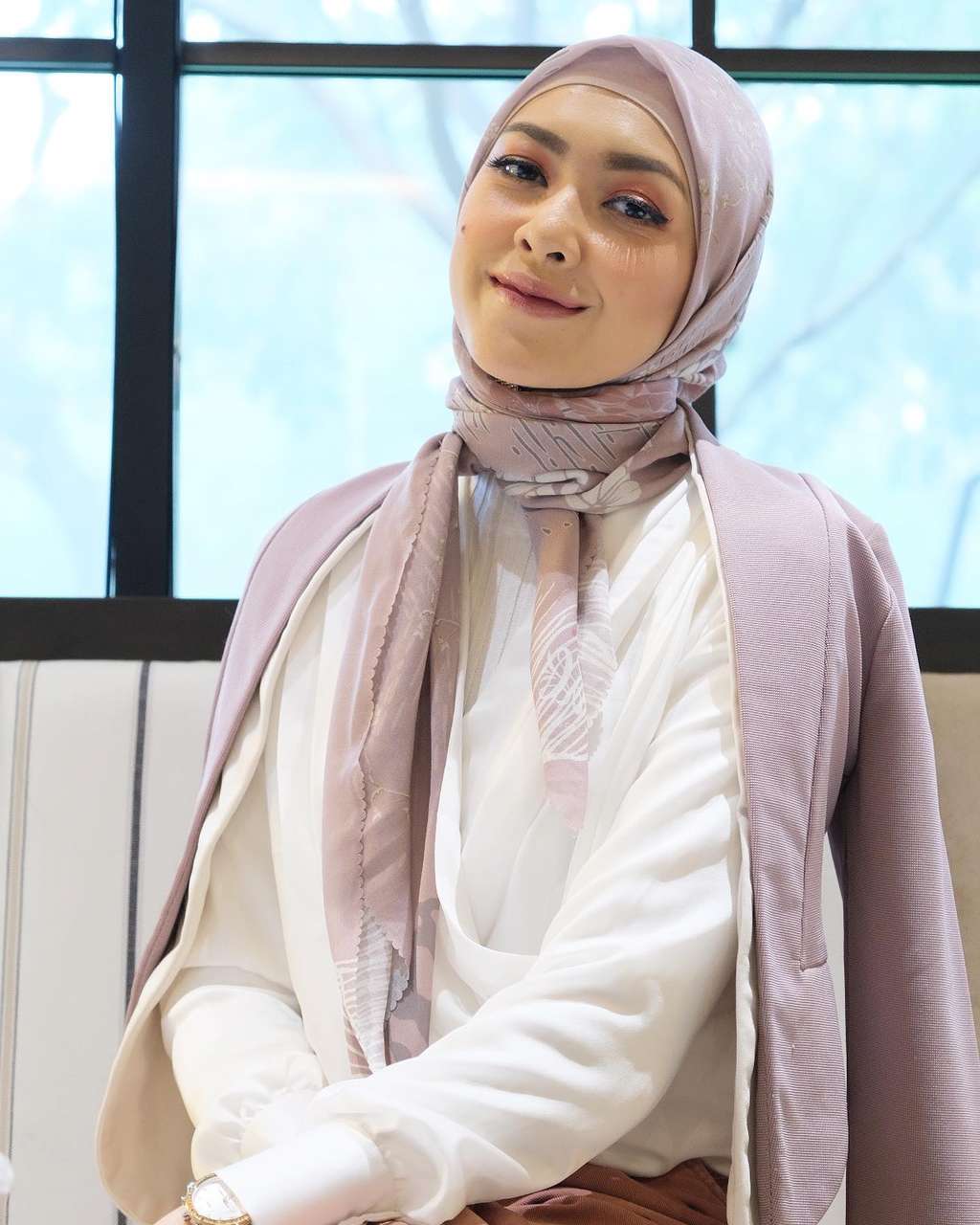 Artis Cantik Ini Tetap Setia Dampingi Suami Meski Terlibat Skandal Selingkuh Hingga Narkoba, Ternyata Ini Alasannya…