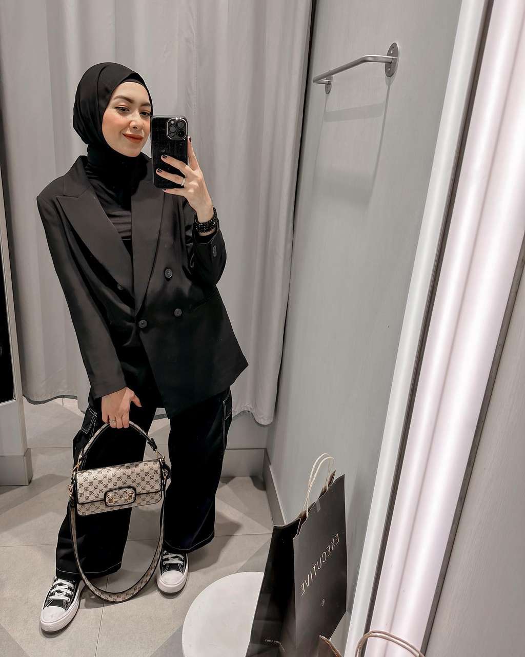 Artis Cantik Ini Tetap Setia Dampingi Suami Meski Terlibat Skandal Selingkuh Hingga Narkoba, Ternyata Ini Alasannya…