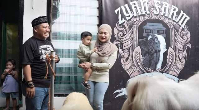 Potret Nathalie Holscher Bawa Kambing Adzam Naik Alphard 