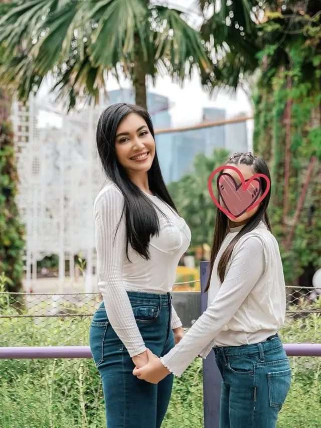 Potret Selebriti yang Tegar Dampingi Anak Sakit Parah