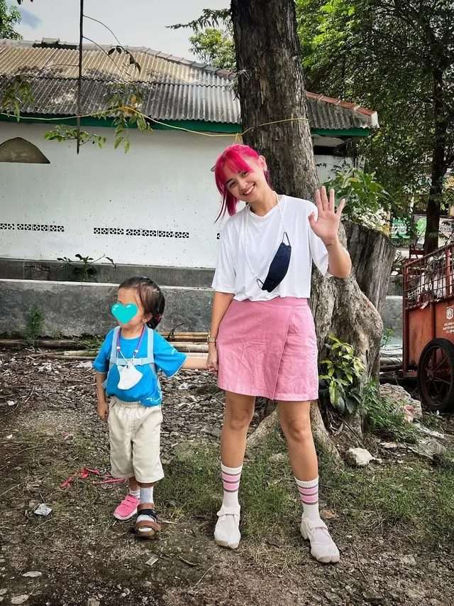 Potret Selebriti yang Tegar Dampingi Anak Sakit Parah