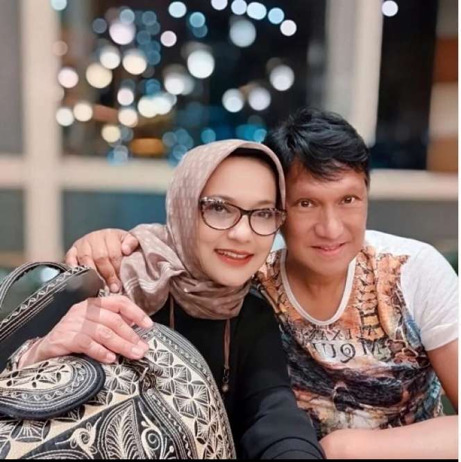 Sederet Artis Tampan Ini Dapat Julukan `Suami Paling Setia`, Rumah Tangganya Jauh Dari Gosip Miring!