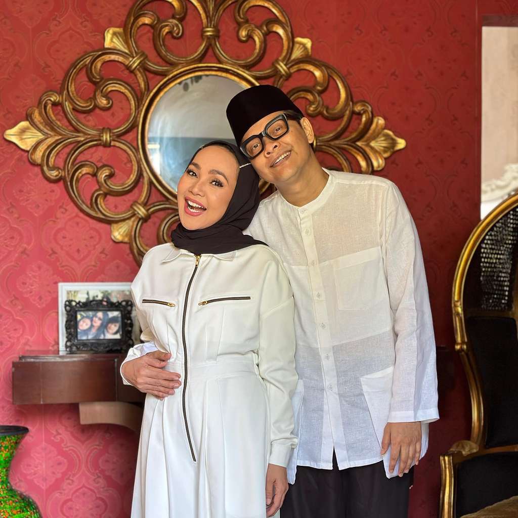 Sederet Artis Tampan Ini Dapat Julukan `Suami Paling Setia`, Rumah Tangganya Jauh Dari Gosip Miring!