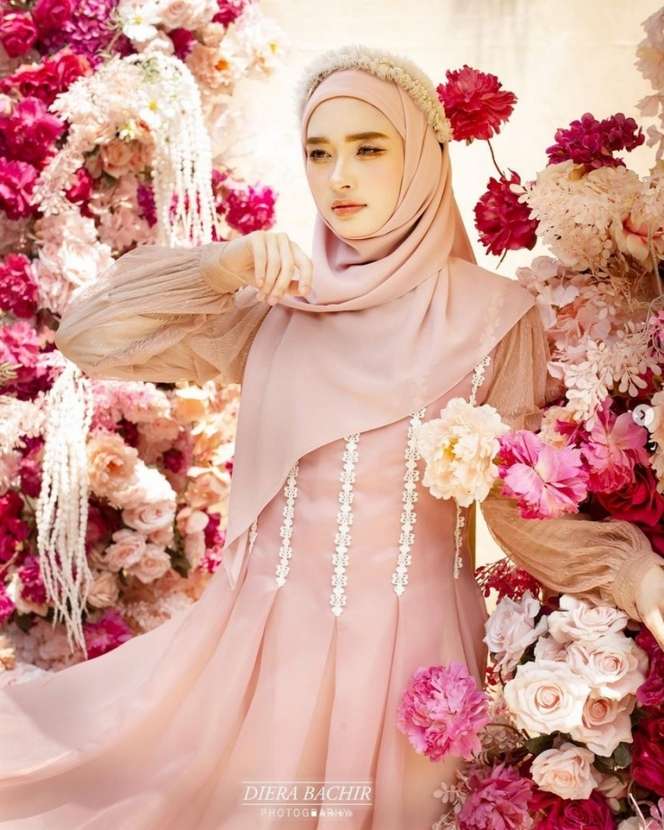 8 Potret Terbaru Inara Rusli Putuskan Jadi Model, Dikira Suntik Putih Gegara Mirip Barbie Hidup!