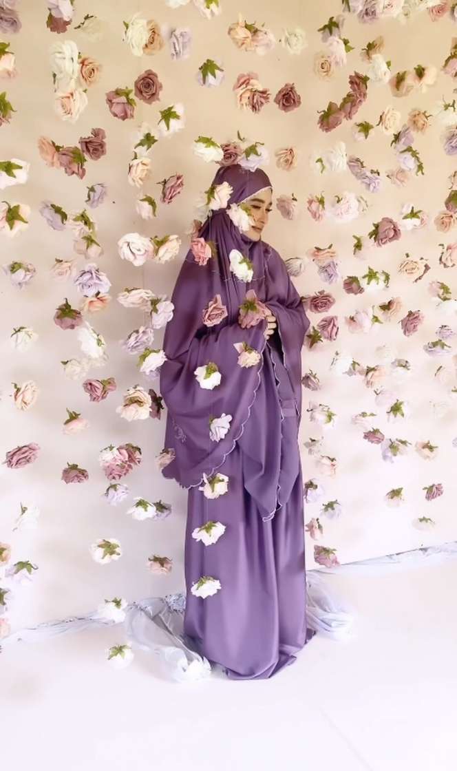 8 Potret Terbaru Inara Rusli Putuskan Jadi Model, Dikira Suntik Putih Gegara Mirip Barbie Hidup!