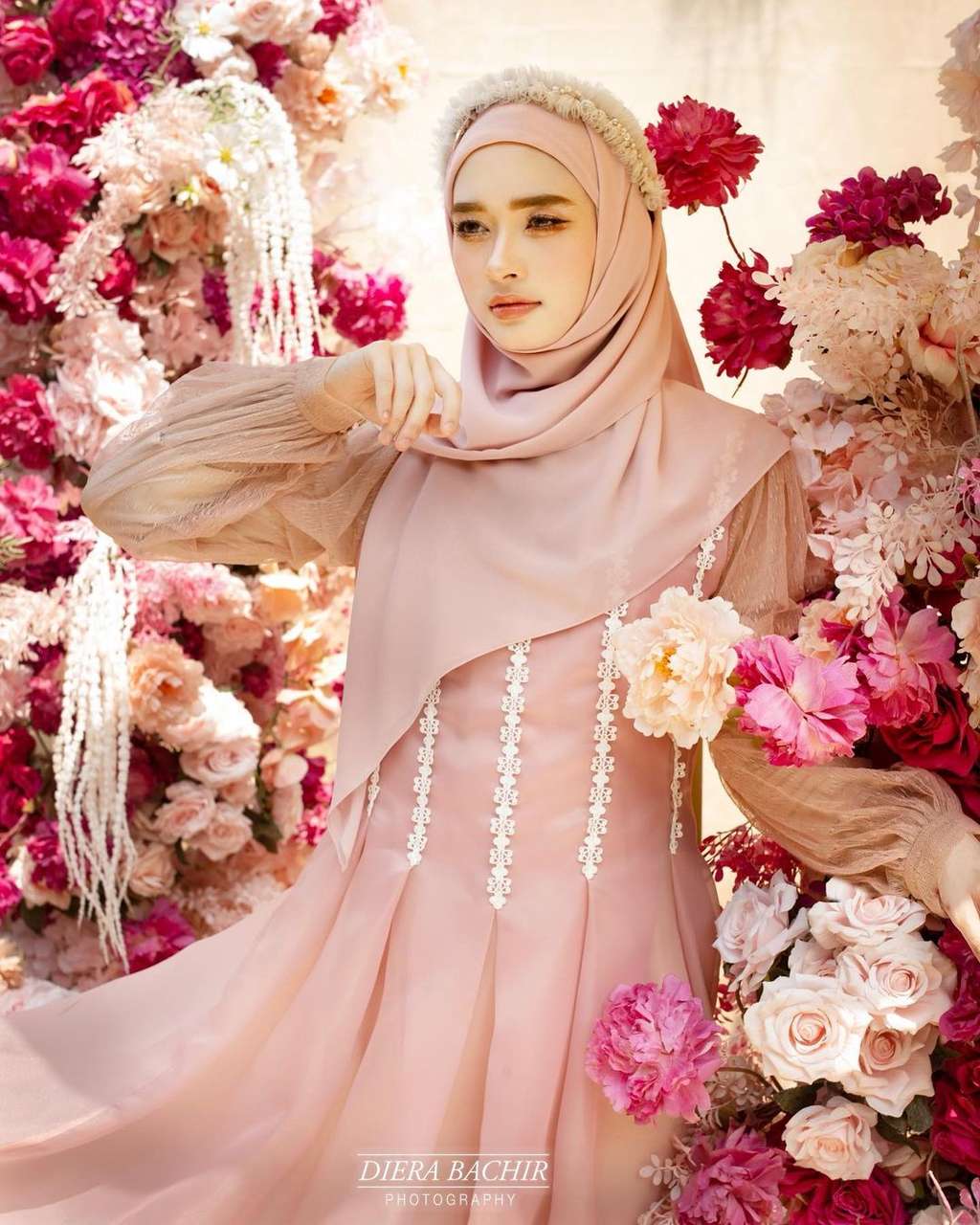 8 Potret Terbaru Inara Rusli Putuskan Jadi Model, Dikira Suntik Putih Gegara Mirip Barbie Hidup!
